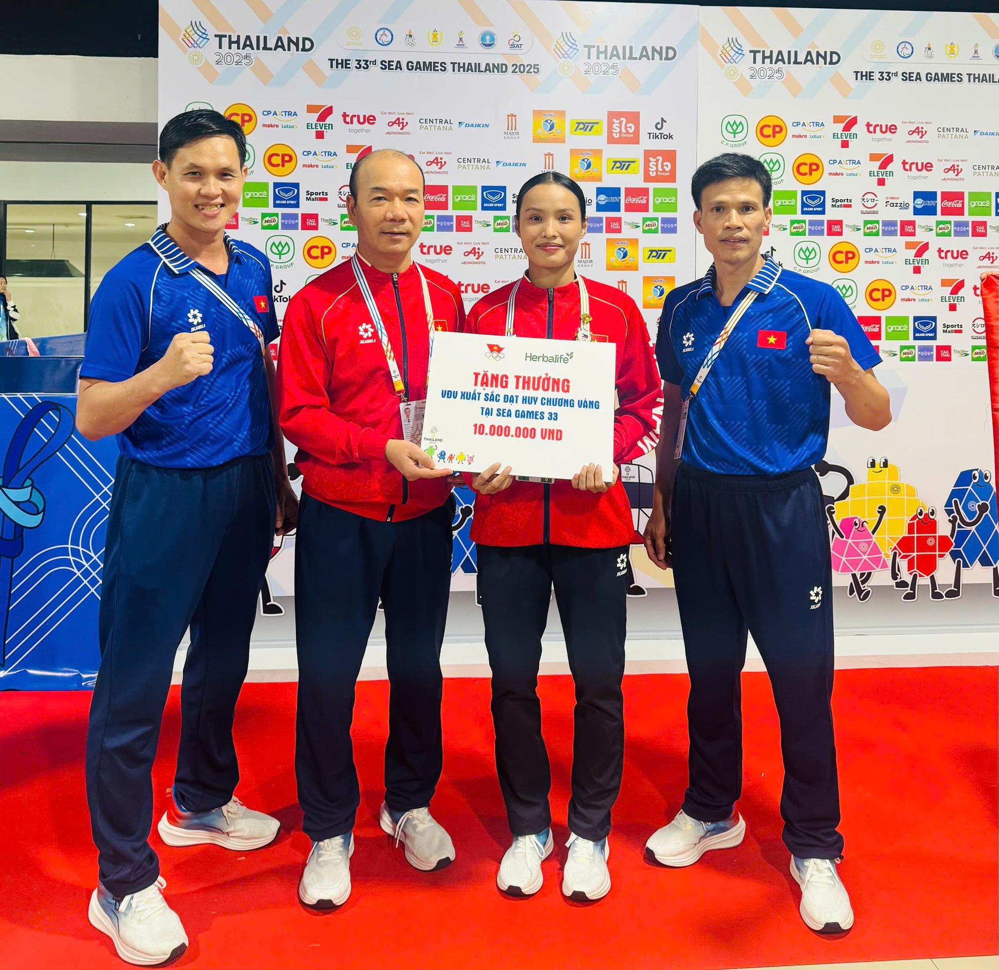 Hoàng Thị Thuỳ Giang mang về huy chương vàng thứ 42 cho Thể thao Việt Nam tại SEA Games 33